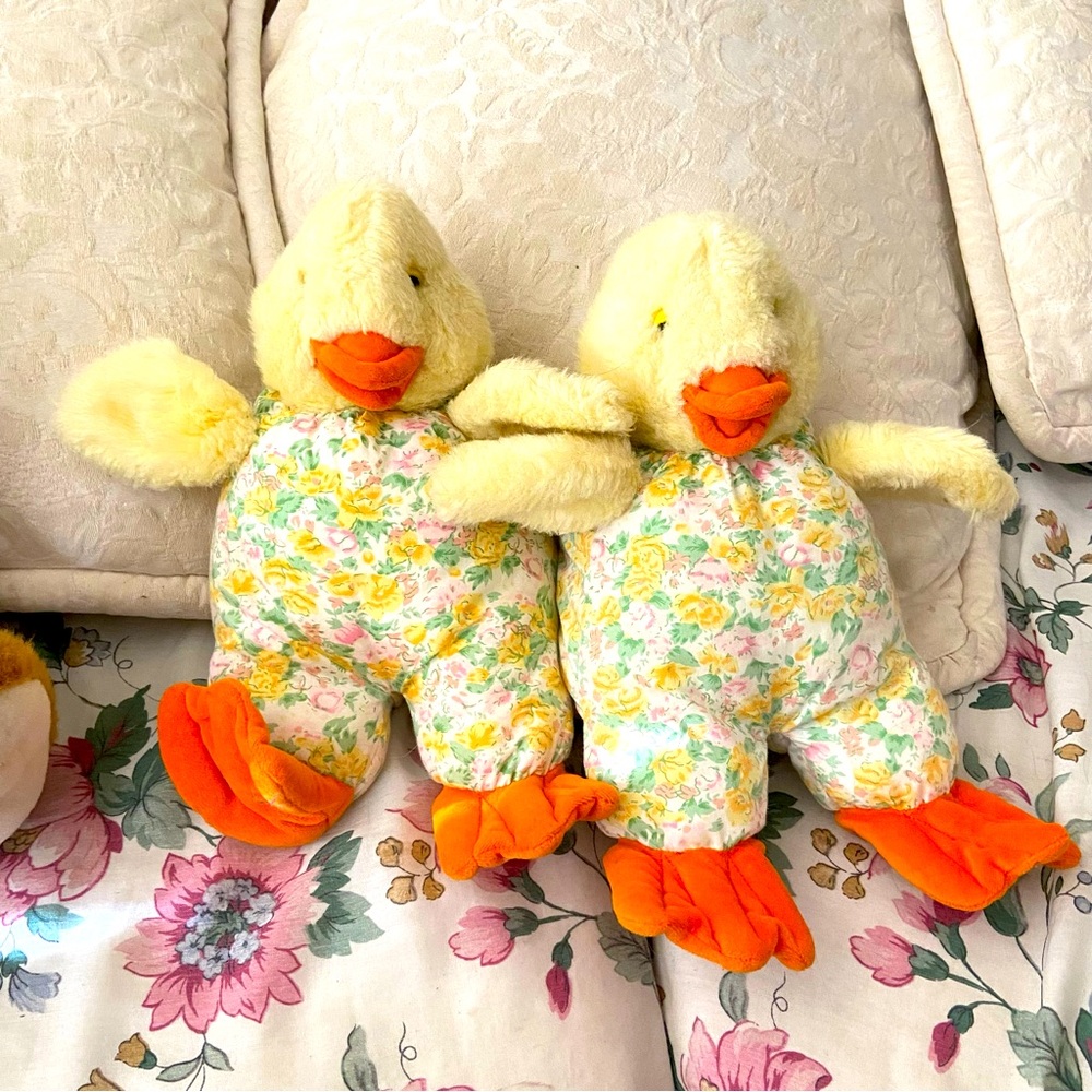Vintage duck 90s plush w floral body soft Easter rose ducks 🐣 colors seasonal